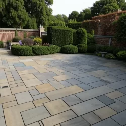 Как превратить двор в произведение искусства с помощью бетонной брусчатки от "Фабрики Готика"