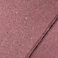 Плитка тротуарная красного цвета на сером цементе